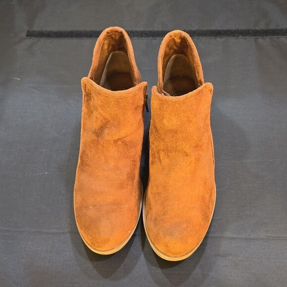 SO LOW BLOCK-HEEL SLIP-ON STYLE BOOTIE - Picture 2 of 15